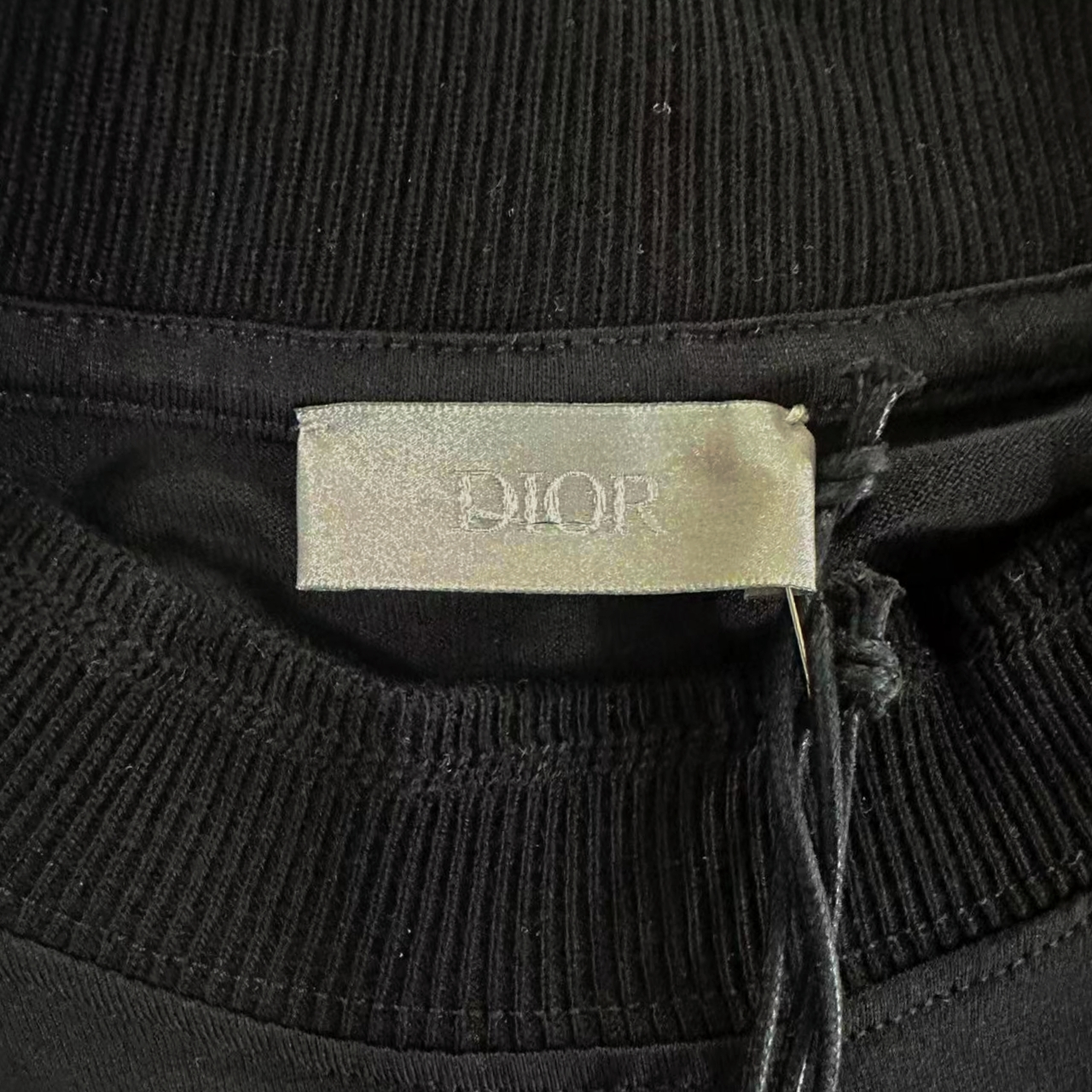 Kaos Pendek DIOR dengan Motif Gambar/Cetak, Cocok untuk Pria dan Wanita  -D-08